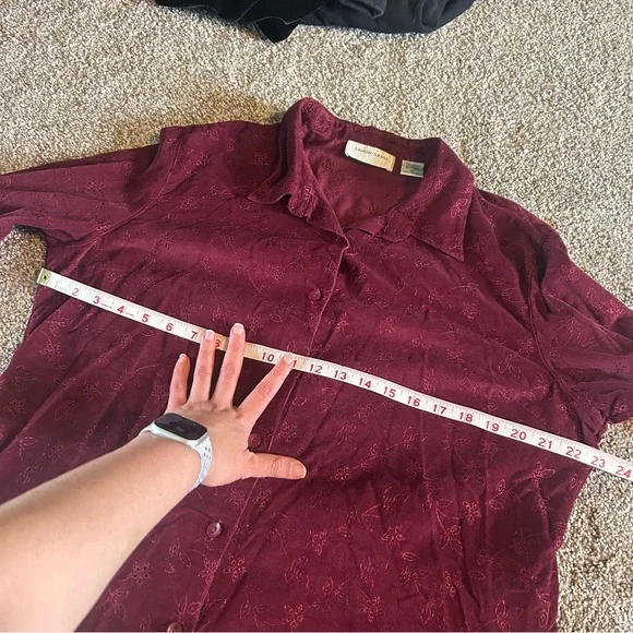 [Lemon Grass] Burgundy Embroidered Corduroy Shirt - Picture 2 of 4
